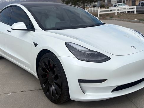 Used 2023 Tesla Model 3 Performance image 3