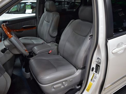 Used 2006 Toyota Sienna XLE Limited image 18