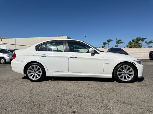 Used 2011 BMW 328i image 9