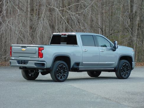 Used 2025 Chevrolet Silverado 2500 High Country image 12