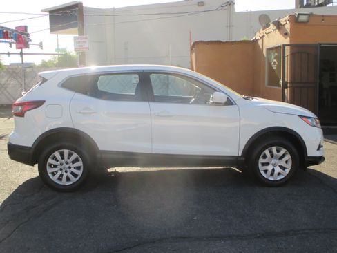 Used 2020 Nissan Rogue Sport FWD image 2