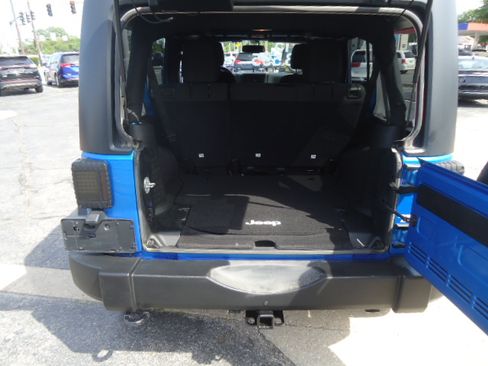 Used 2015 Jeep Wrangler 4WD Unlimited Sport image 10