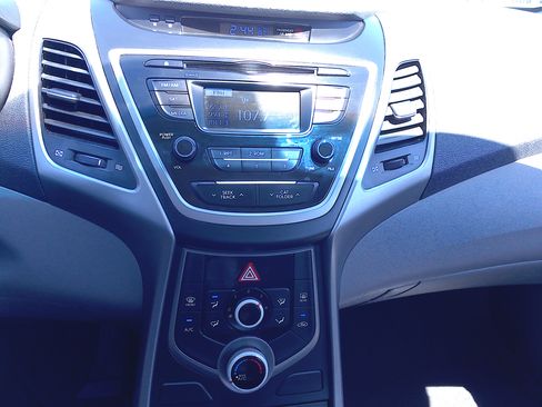 Used 2016 Hyundai Elantra SE FWD image 15