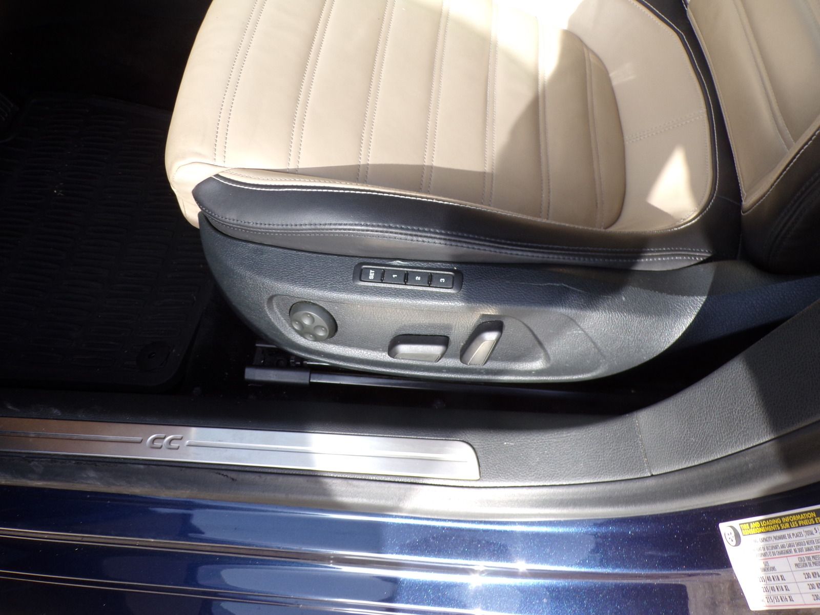 Used 2014 Volkswagen CC Executive FWD image 11