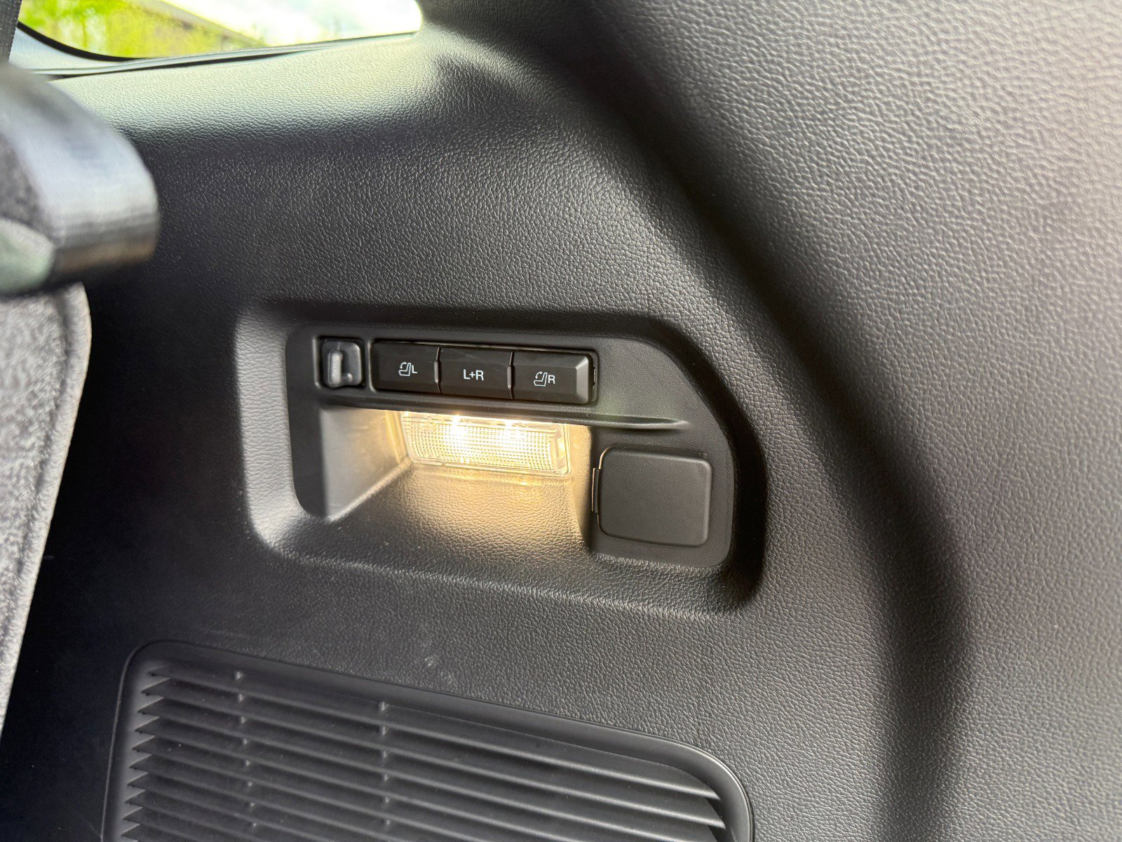 Used 2025 Ford Explorer ST AWD/4WD image 22