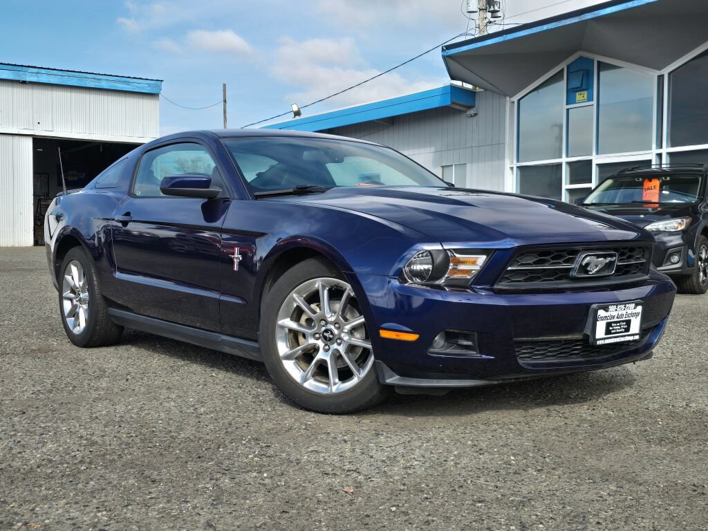 Used 2010 Ford Mustang Premium RWD image 1