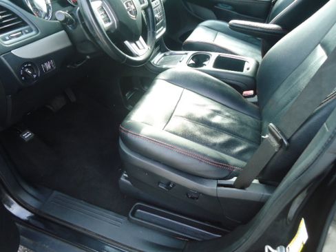 Used 2018 Dodge Grand Caravan GT image 12