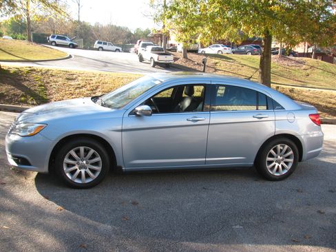 Used 2013 Chrysler 200 Limited Platinum image 1