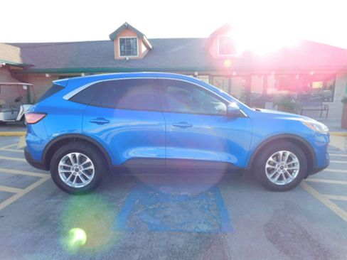 Used 2020 Ford Escape SE image 10