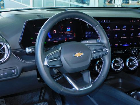 Used 2024 Chevrolet Blazer EV AWD LT w/ 2LT image 17