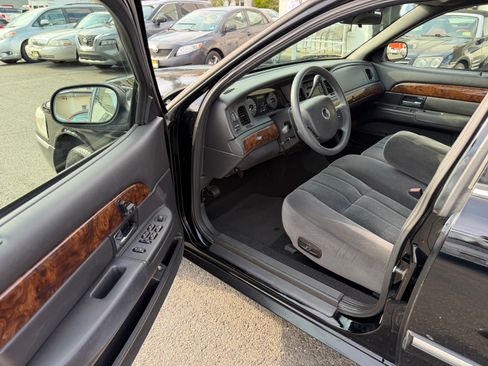 Used 2008 Mercury Grand Marquis GS image 2