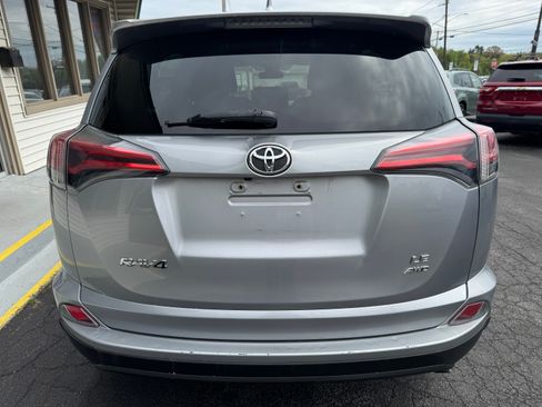 Used 2018 Toyota RAV4 AWD LE image 5