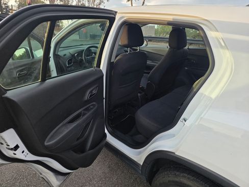 Used 2020 Chevrolet Trax FWD LS image 5