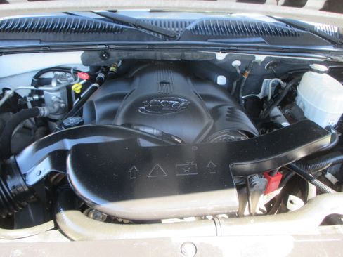 Used 2005 Cadillac Escalade ESV Premium image 19