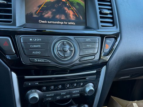 Used 2019 Nissan Pathfinder FWD image 17