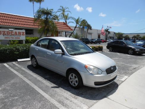 Used 2011 Hyundai Accent GLS Sedan FWD image 6
