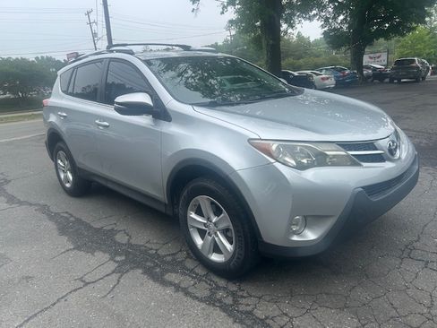 Used 2013 Toyota RAV4 FWD XLE image 8