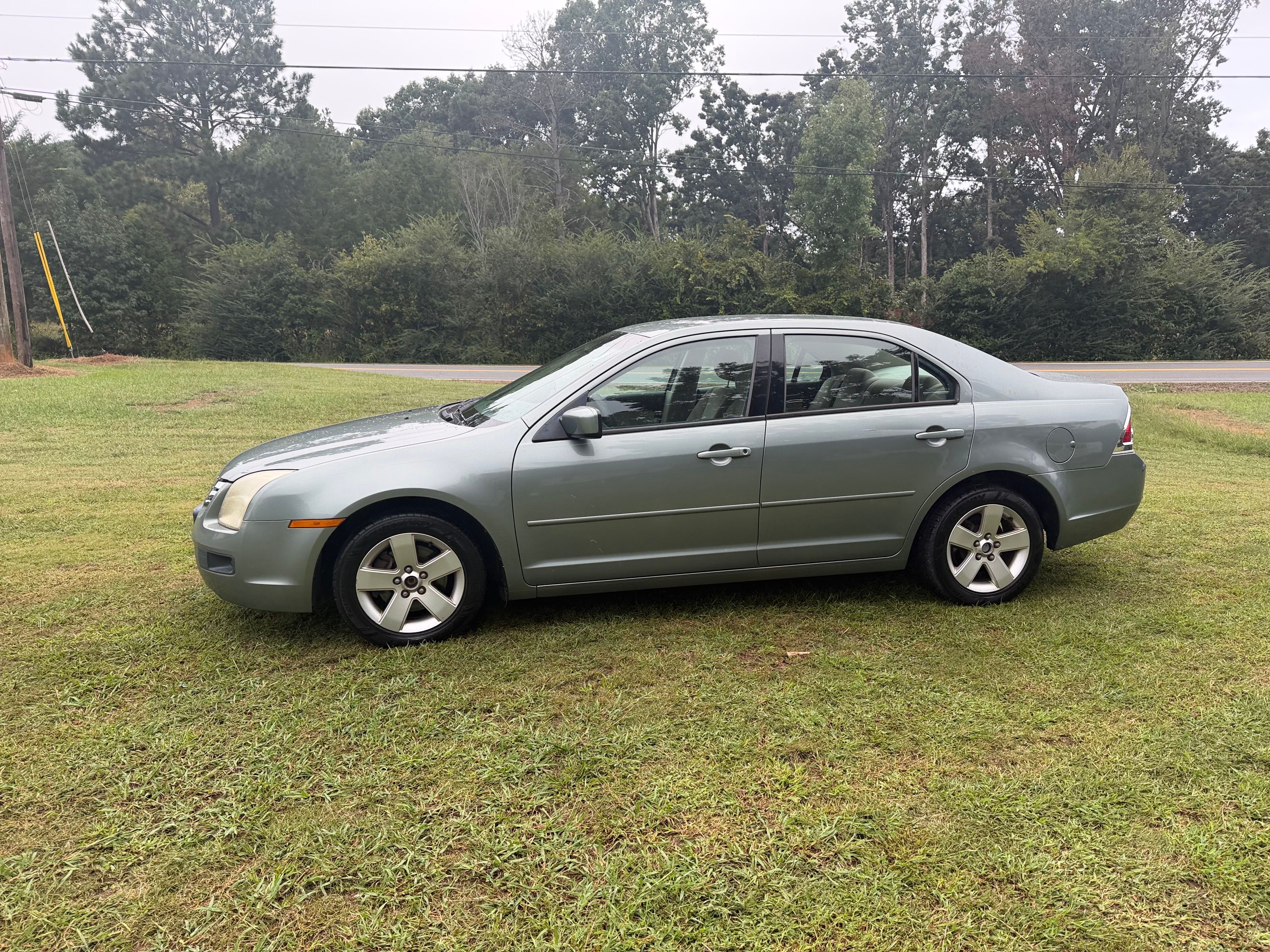 Used 2006 Ford Fusion SE FWD image 2