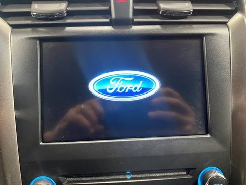 Used 2018 Ford Fusion SE FWD image 11