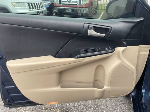 Used 2014 Toyota Camry LE image 9