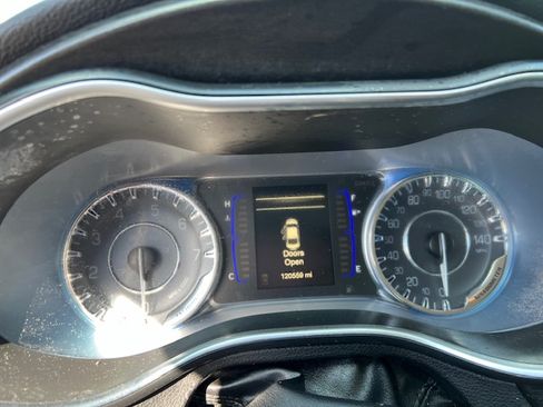 Used 2017 Chrysler 200 Limited image 13