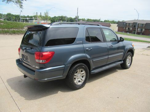 Used 2005 Toyota Sequoia 4WD Limited image 3