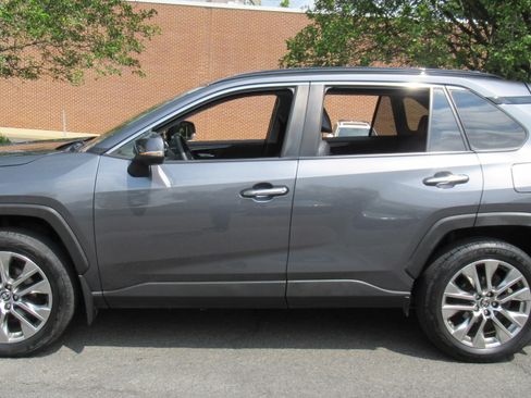 Used 2019 Toyota RAV4 Limited image 4