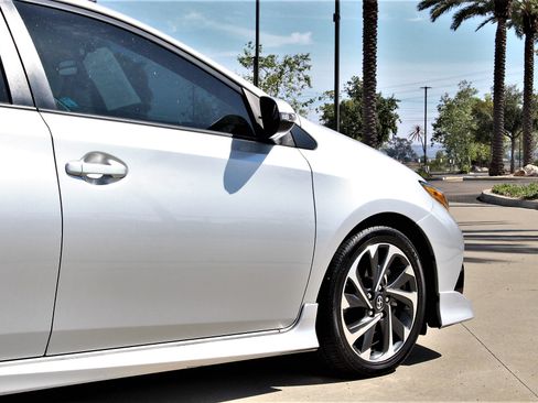 Used 2016 Scion iM image 4