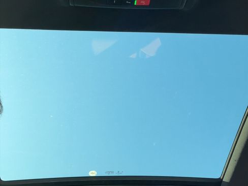 Used 2022 Volkswagen Atlas SE w/ Technology Package image 11