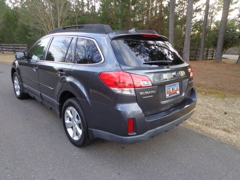 Used 2013 Subaru Outback 2.5i Limited image 3