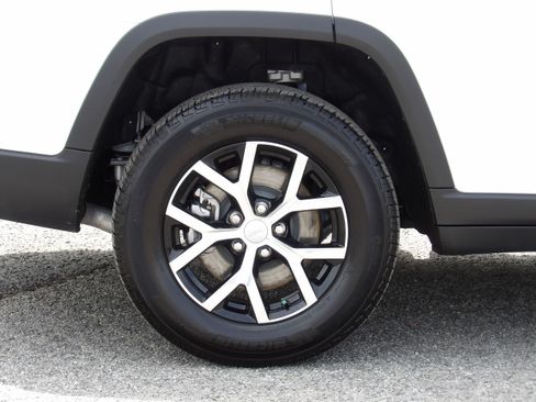 Used 2025 Jeep Grand Cherokee L Limited image 9