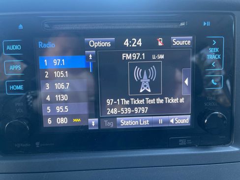 Used 2015 Toyota Sienna SE image 23