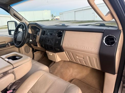 Used 2010 Ford F350 Lariat image 12