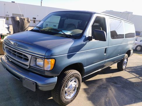 Used 1998 Ford E-350 and Econoline 350 Club Wagon image 2