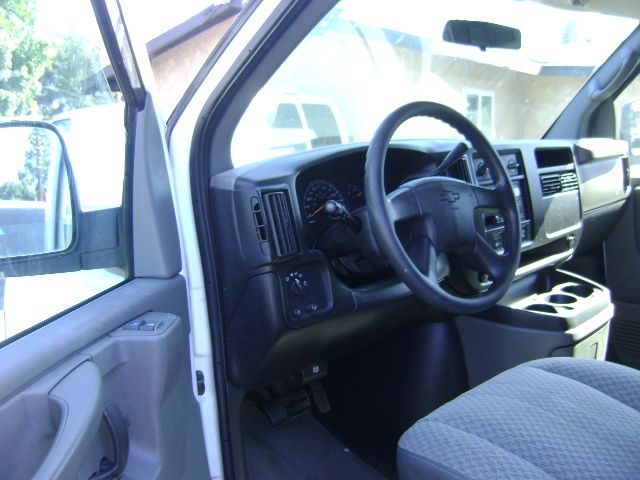 Used 2005 Chevrolet Express 3500 Extended RWD image 12