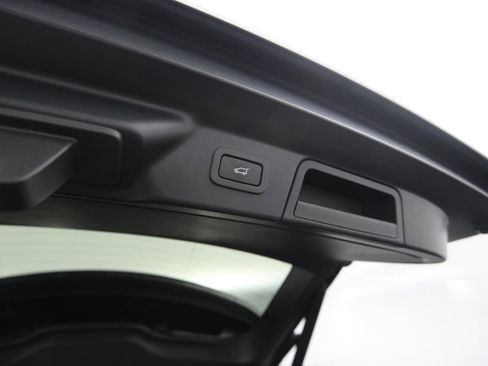 Used 2019 Land Rover Range Rover Velar S image 48