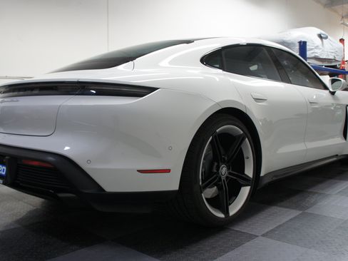 Used 2020 Porsche Taycan Turbo image 11