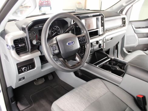 Used 2025 Ford F250 4x4 Crew Cab Super Duty image 8