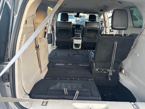 Used 2020 Chrysler Pacifica Touring-L image 6