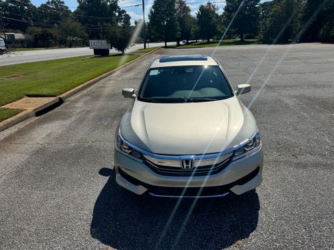 Used 2016 Honda Accord EX image 10