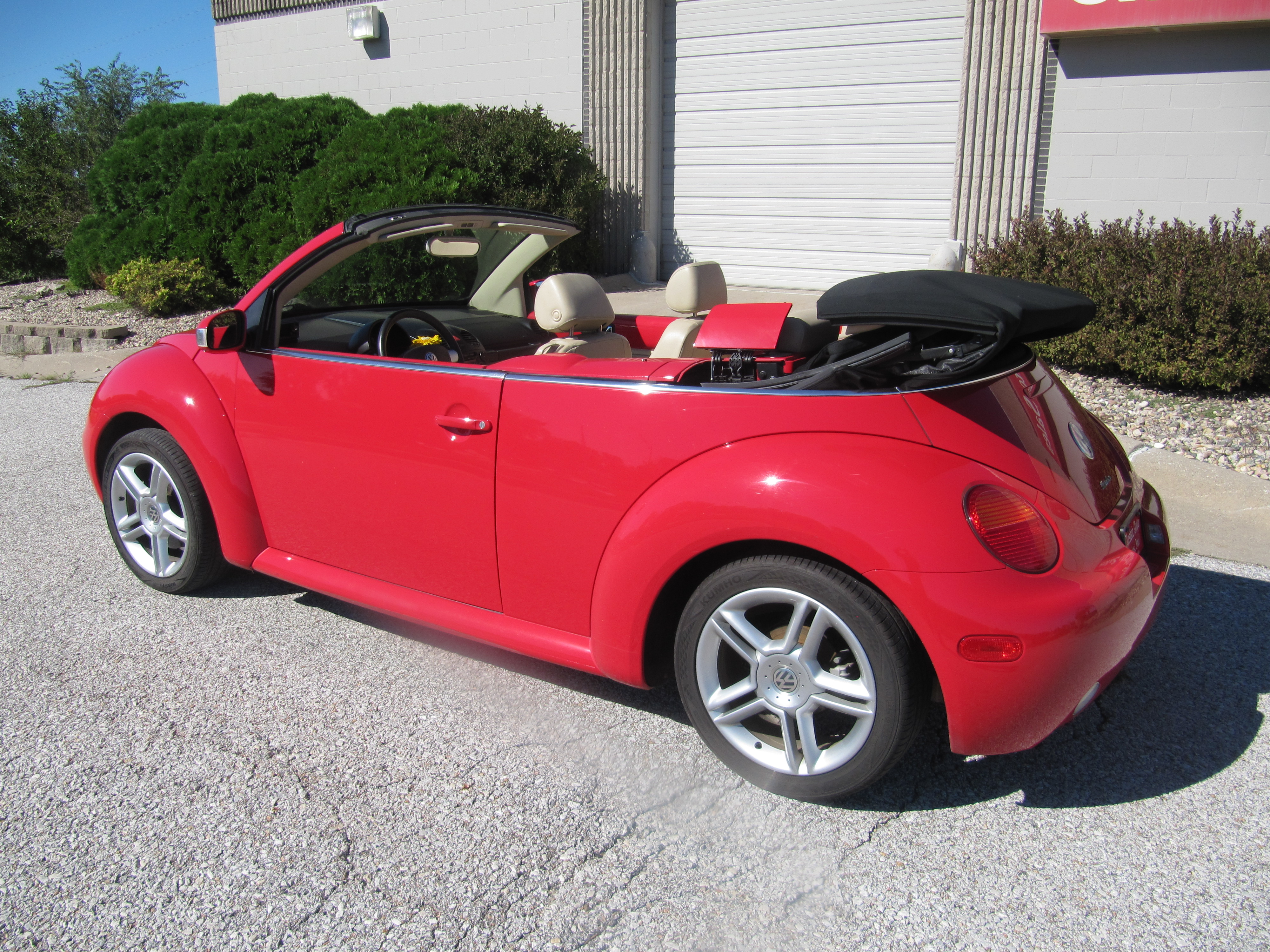 Used 2004 Volkswagen Beetle GLS Turbo Convertible FWD image 4