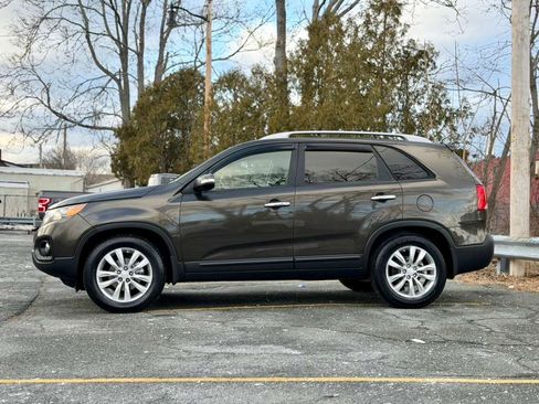 Used 2011 Kia Sorento EX image 2