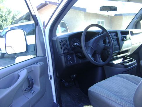 Used 2005 Chevrolet Express 1500 LS image 11