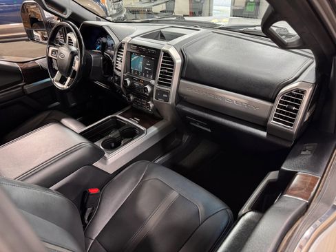 Used 2017 Ford F250 Platinum image 21