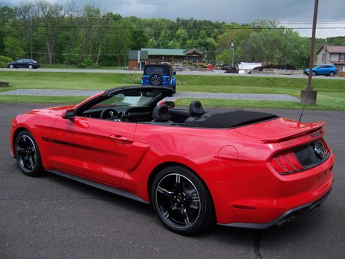 Used 2020 Ford Mustang GT Convertible RWD image 10