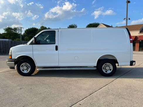 Used 2025 Chevrolet Express 2500 RWD image 2