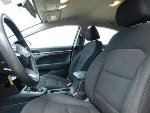 Used 2019 Hyundai Elantra SE image 11