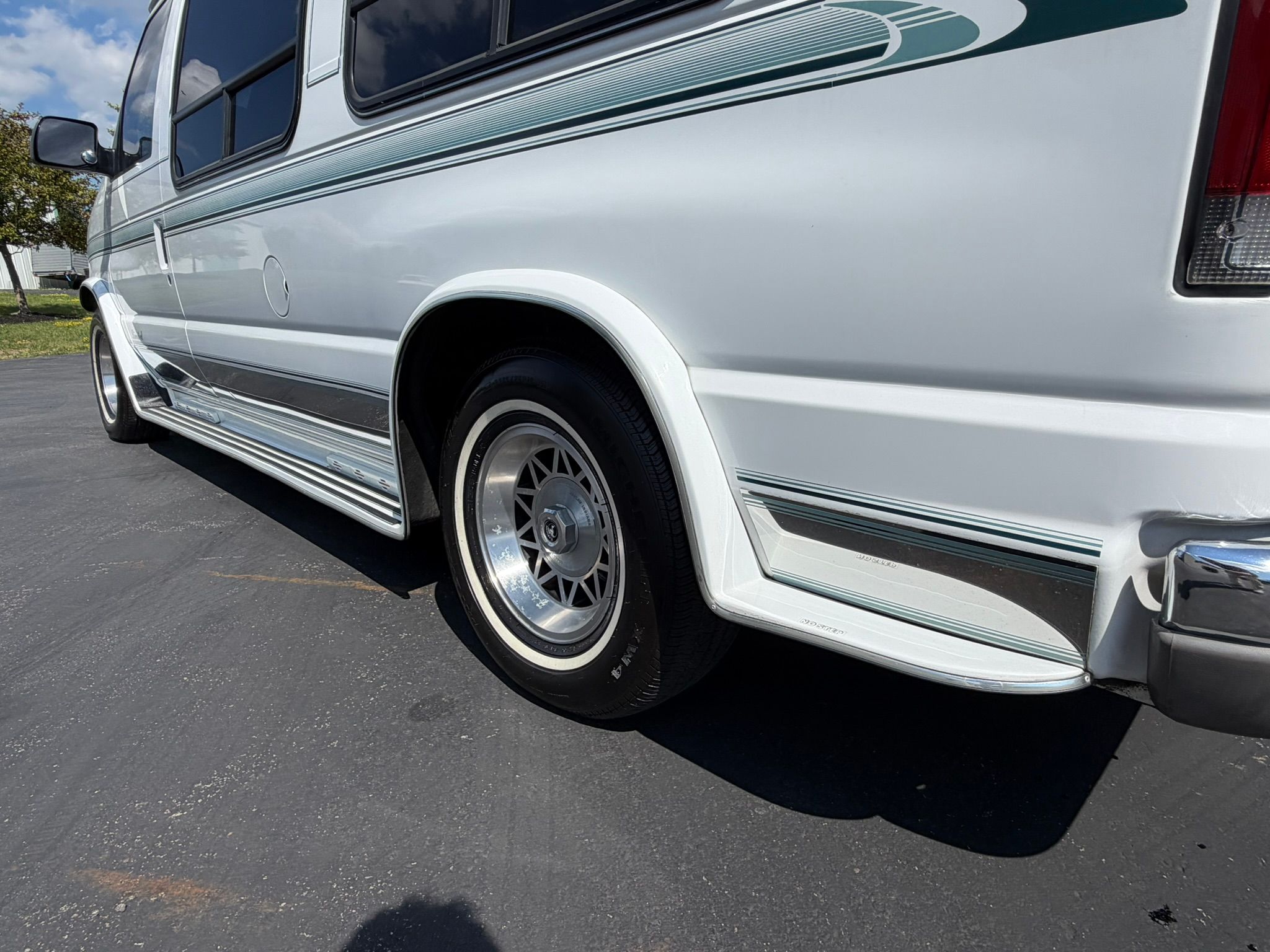 Used 1994 Ford E-150 and Econoline 150 Custom RWD image 23