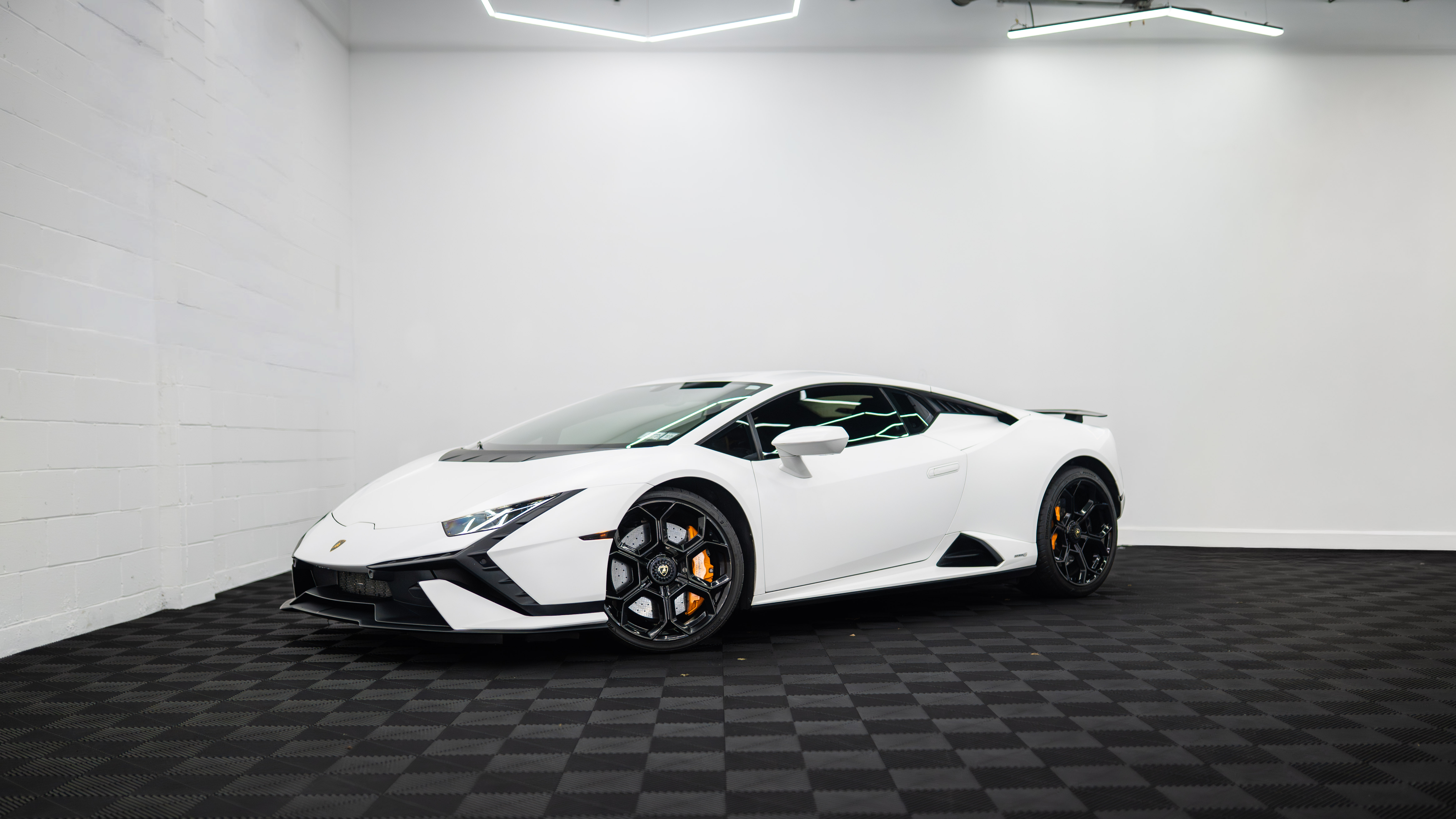 Used 2023 Lamborghini Huracan Tecnica Coupe RWD image 1