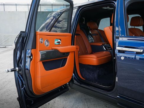 Used 2022 Rolls-Royce Cullinan Black Badge image 15